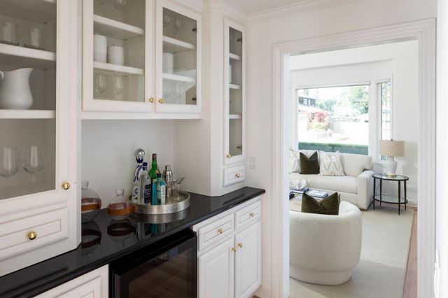 1049 Russell Avenue, Los Altos, CA 94024