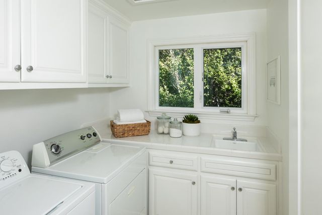 1049 Russell Avenue, Los Altos, CA 94024