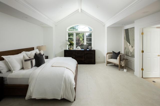 1049 Russell Avenue, Los Altos, CA 94024