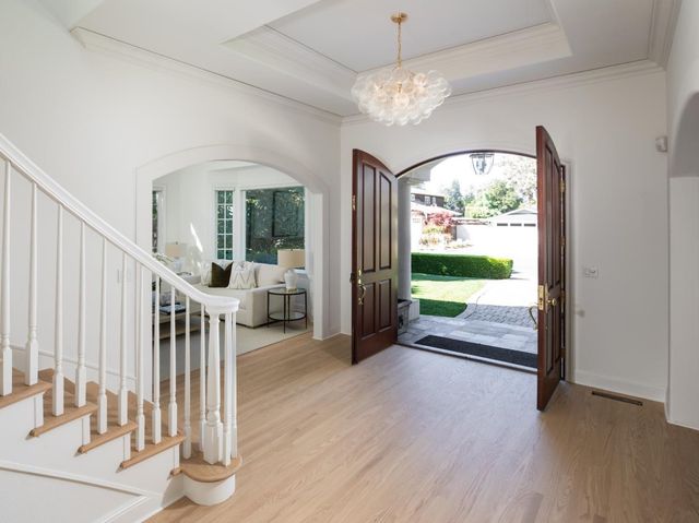 1049 Russell Avenue, Los Altos, CA 94024