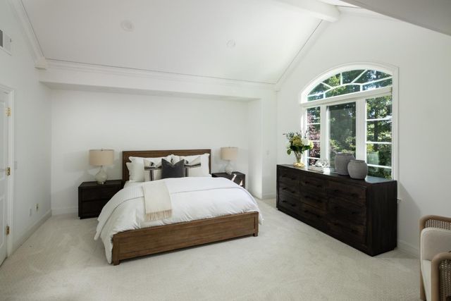 1049 Russell Avenue, Los Altos, CA 94024