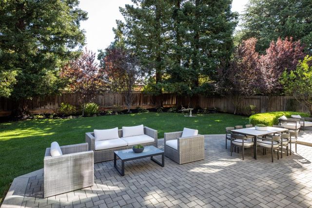 1049 Russell Avenue, Los Altos, CA 94024