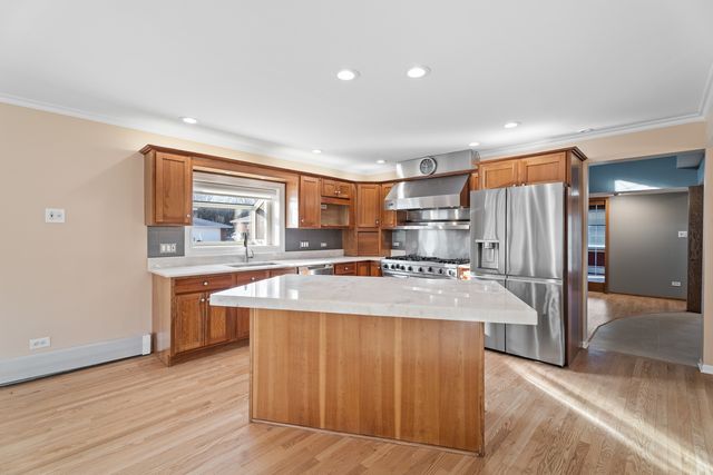 6013 N Emerson Street, Rosemont, IL 60018