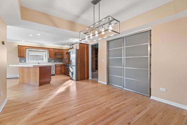 6013 N Emerson Street, Rosemont, IL 60018