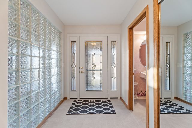 6013 N Emerson Street, Rosemont, IL 60018