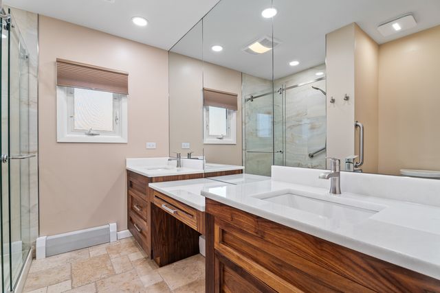 6013 N Emerson Street, Rosemont, IL 60018