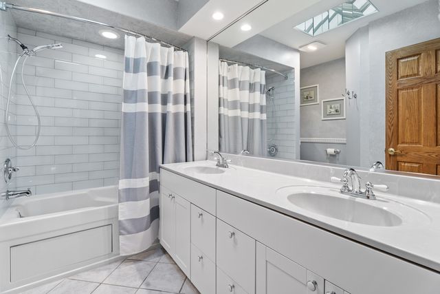 6013 N Emerson Street, Rosemont, IL 60018