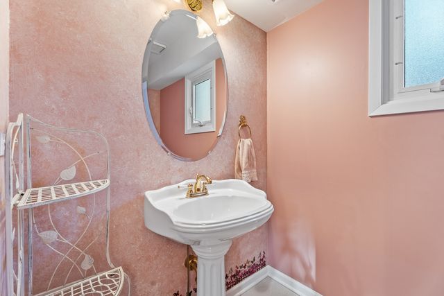 6013 N Emerson Street, Rosemont, IL 60018