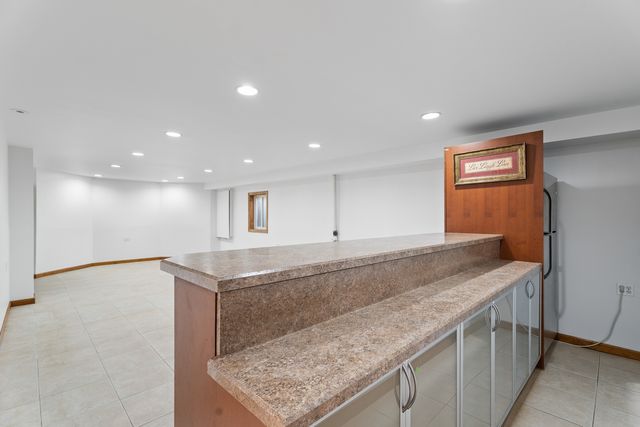 6013 N Emerson Street, Rosemont, IL 60018