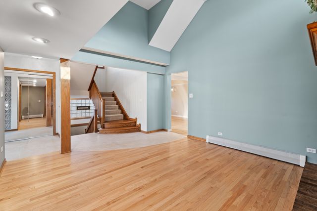 6013 N Emerson Street, Rosemont, IL 60018