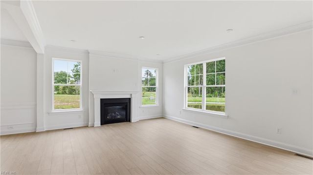 11 Valmoore DR, Poquoson, VA 23662