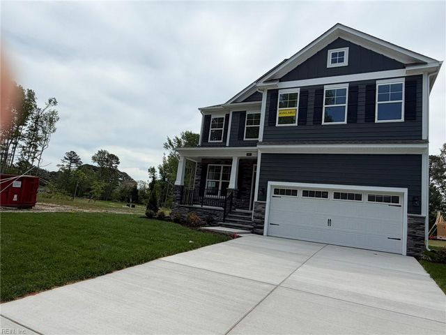 11 Valmoore DR, Poquoson, VA 23662