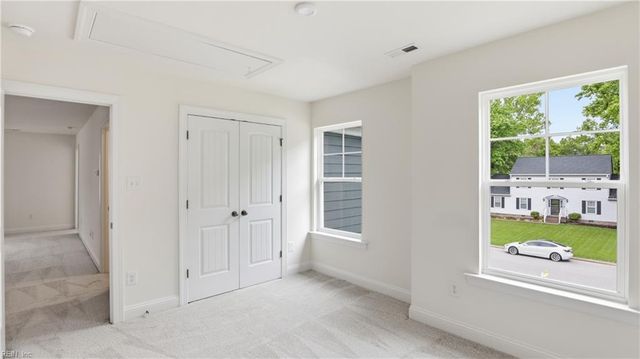 11 Valmoore DR, Poquoson, VA 23662