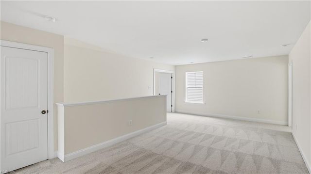 11 Valmoore DR, Poquoson, VA 23662