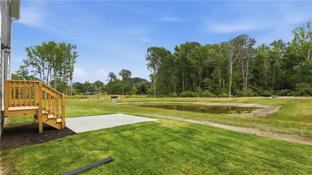 11 Valmoore DR, Poquoson, VA 23662