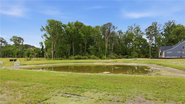 11 Valmoore DR, Poquoson, VA 23662