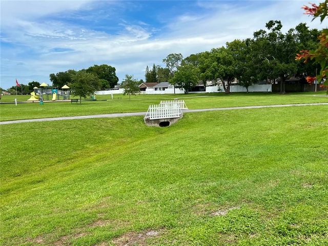 10513 PARKCREST DRIVE, Tampa, FL 33624