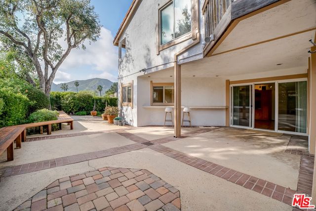 17053 Palisades Circle, Pacific Palisades, CA 90272