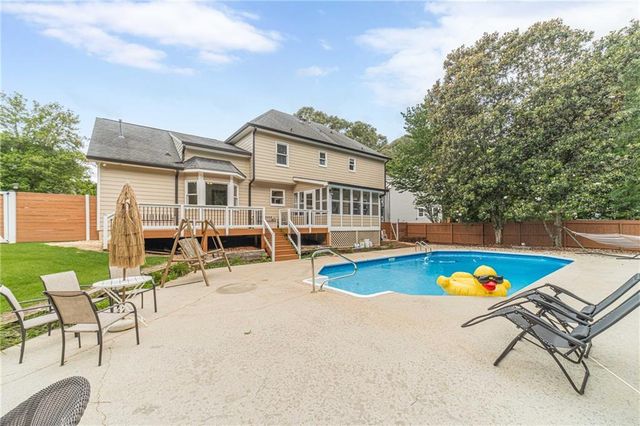 1532 Berkshire Farm Drive, Snellville, GA 30078