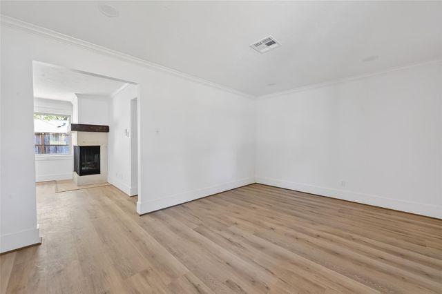 1906 Shadow Bend Drive, Houston, TX 77043