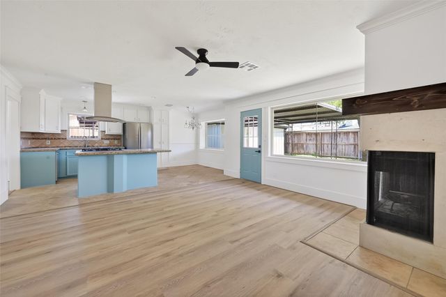 1906 Shadow Bend Drive, Houston, TX 77043