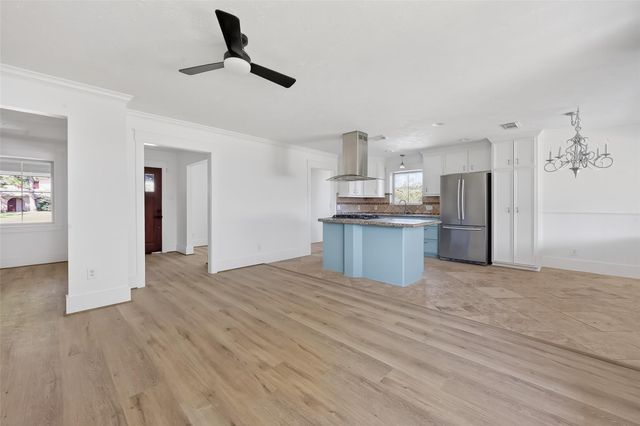 1906 Shadow Bend Drive, Houston, TX 77043