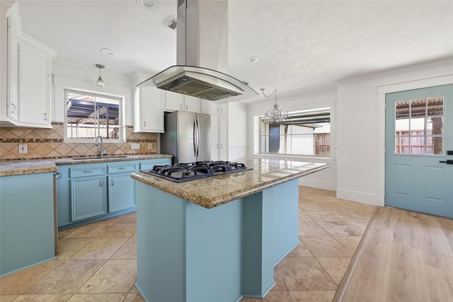 1906 Shadow Bend Drive, Houston, TX 77043