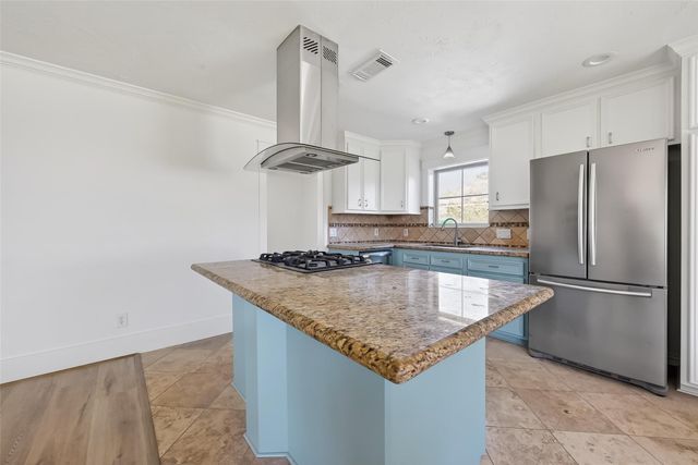 1906 Shadow Bend Drive, Houston, TX 77043