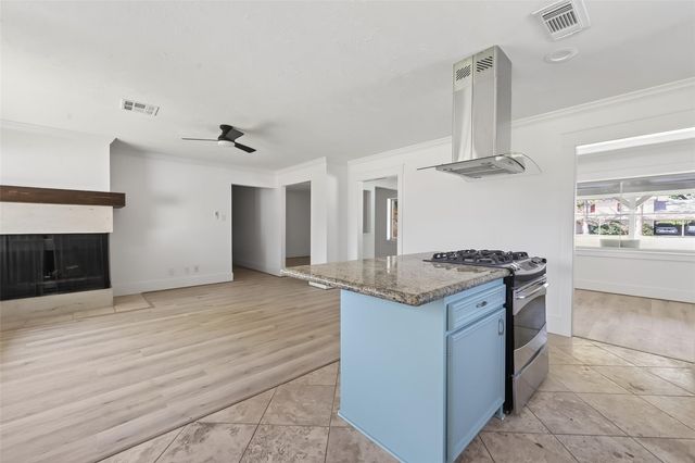 1906 Shadow Bend Drive, Houston, TX 77043