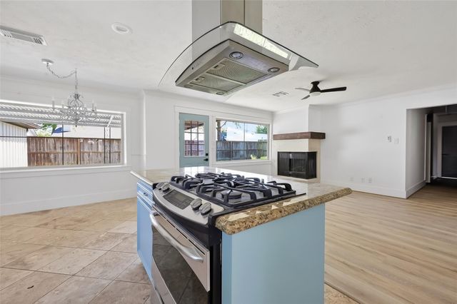 1906 Shadow Bend Drive, Houston, TX 77043