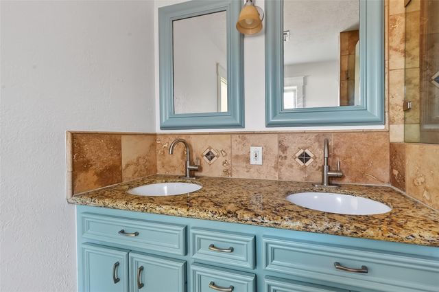 1906 Shadow Bend Drive, Houston, TX 77043