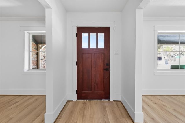 1906 Shadow Bend Drive, Houston, TX 77043