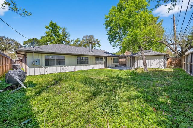 1906 Shadow Bend Drive, Houston, TX 77043