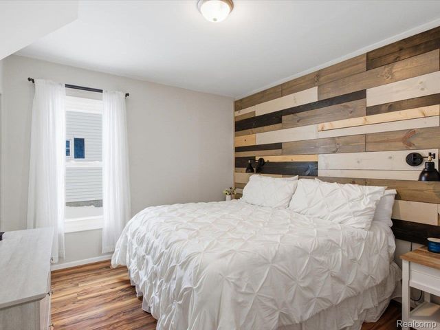 1207 Clinton Avenue, St. Clair, MI 48079