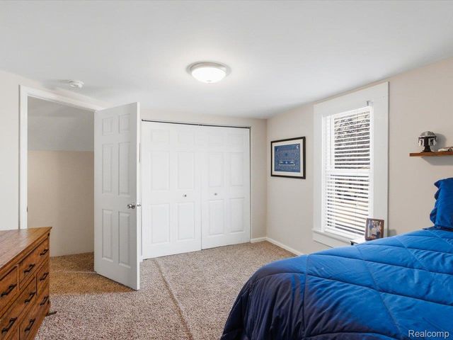 1207 Clinton Avenue, St. Clair, MI 48079