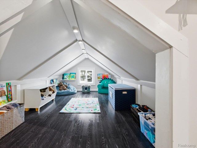 1207 Clinton Avenue, St. Clair, MI 48079