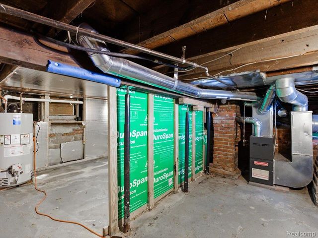 1207 Clinton Avenue, St. Clair, MI 48079