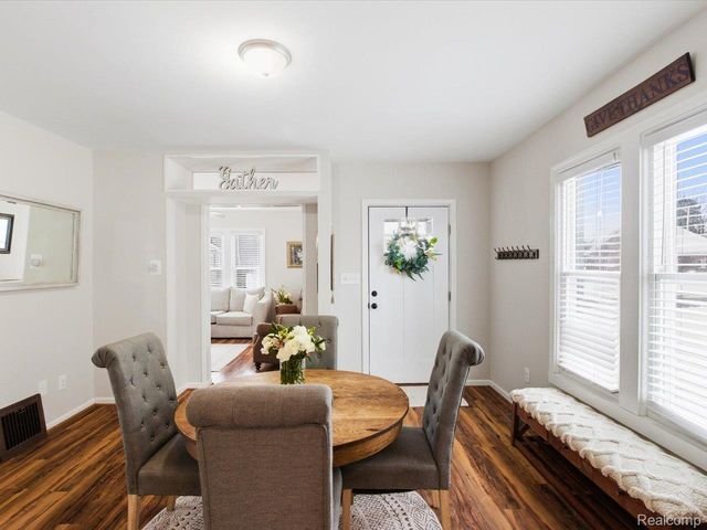 1207 Clinton Avenue, St. Clair, MI 48079