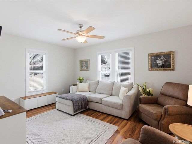 1207 Clinton Avenue, St. Clair, MI 48079