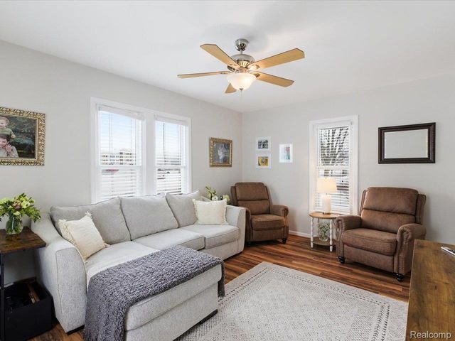 1207 Clinton Avenue, St. Clair, MI 48079