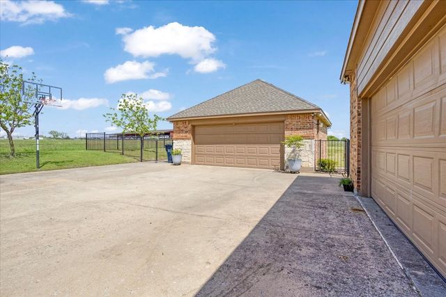 373 Sundance Drive, Van Alstyne, TX 75495