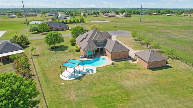 373 Sundance Drive, Van Alstyne, TX 75495