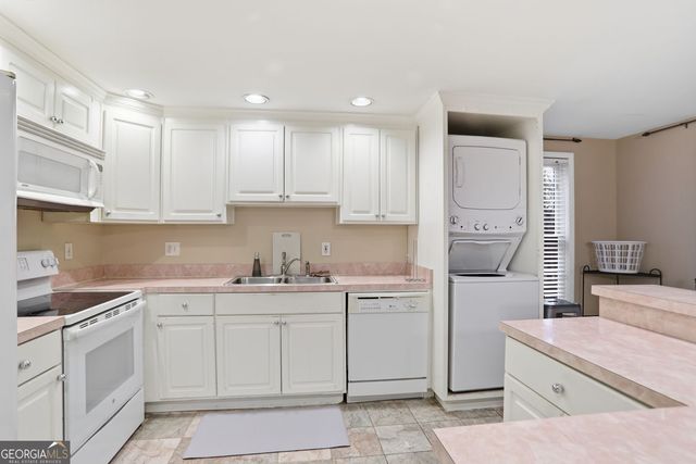 632 Grande View, Stone Mountain, GA 30087