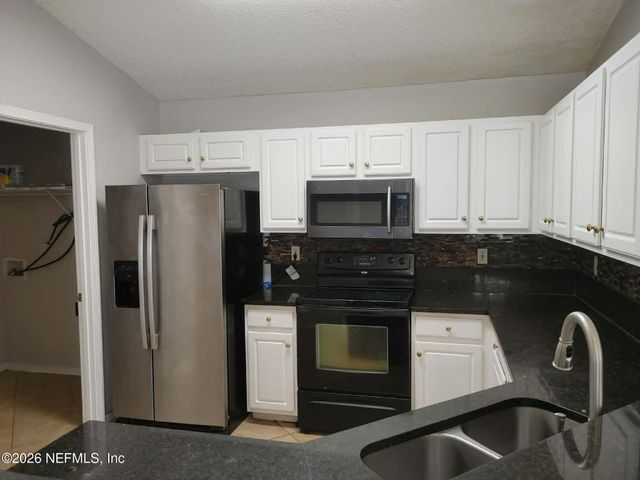 7548 CLIFF COTTAGE Drive, Jacksonville, FL 32244