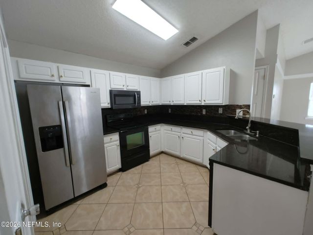 7548 CLIFF COTTAGE Drive, Jacksonville, FL 32244