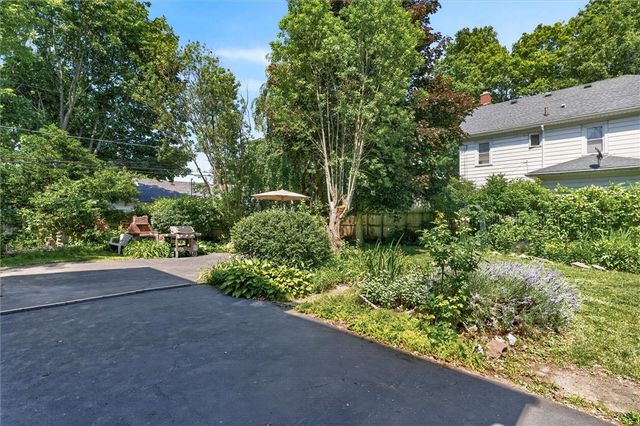 148 Rawlinson Road, Irondequoit, NY 14617
