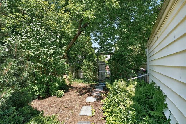 148 Rawlinson Road, Irondequoit, NY 14617