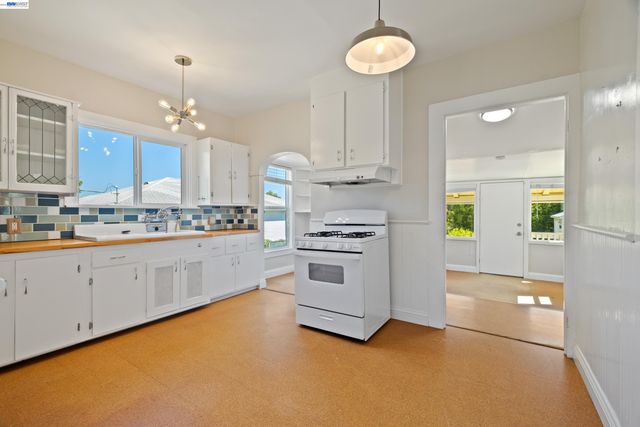 22836 High St, Hayward, CA 94541