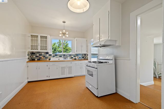 22836 High St, Hayward, CA 94541