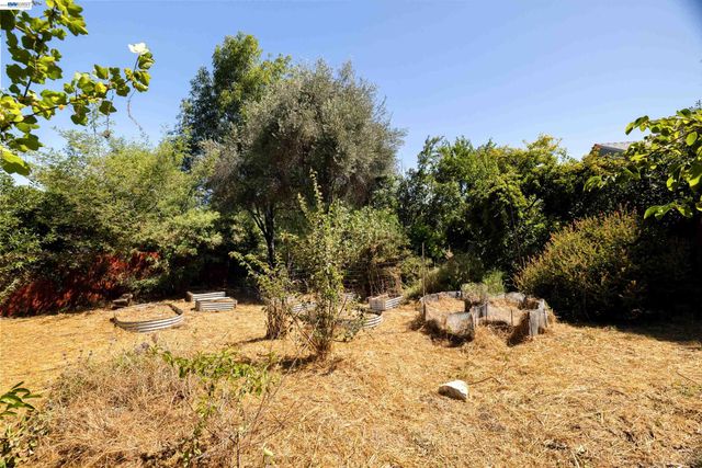 22836 High St, Hayward, CA 94541